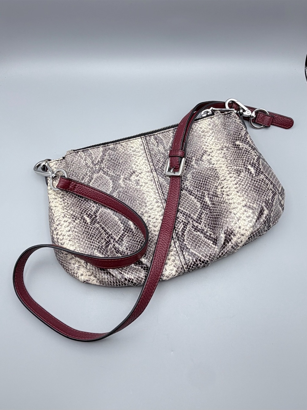 G.I.L.I. Genuine Leather Pleated Double Zip Crossbody Purse